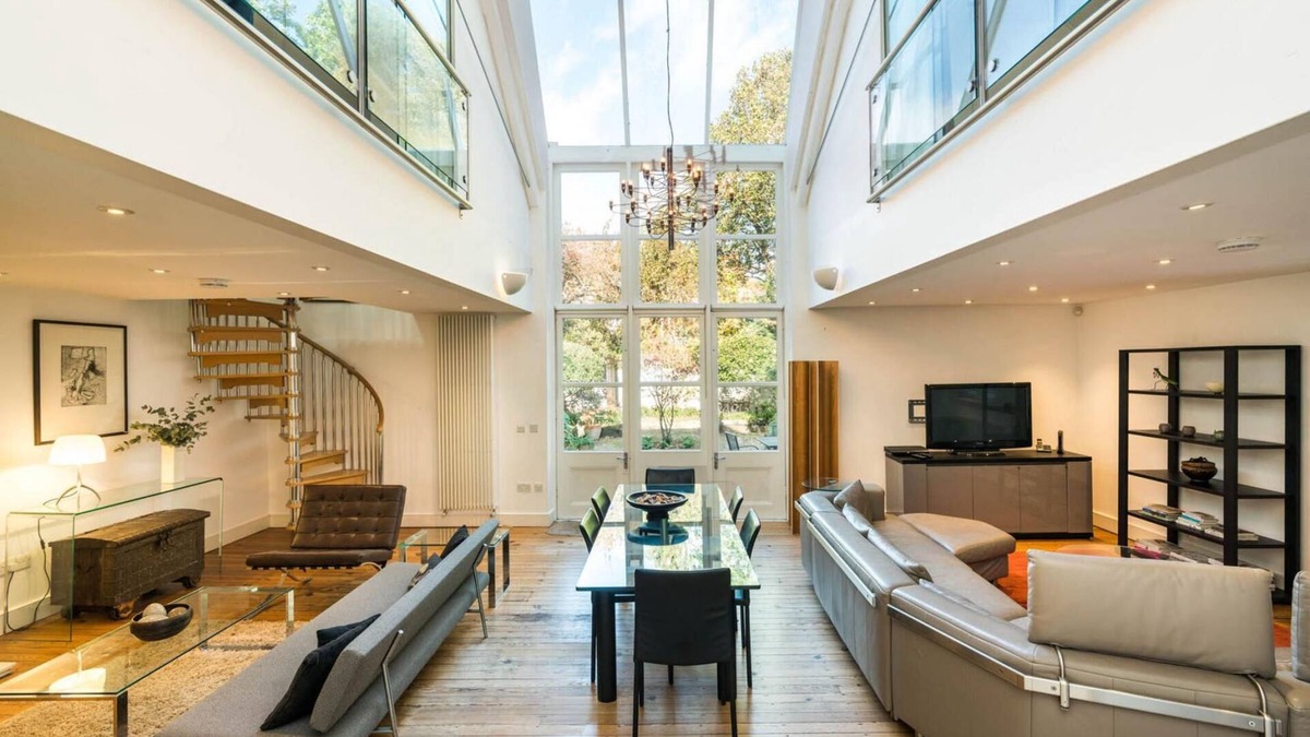 Unique 2 Bedroom Converted Artist's Studio