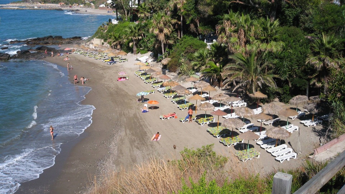 Very spacious, pleasant and bright apartment with a wide view of the sea.Wifi HS
