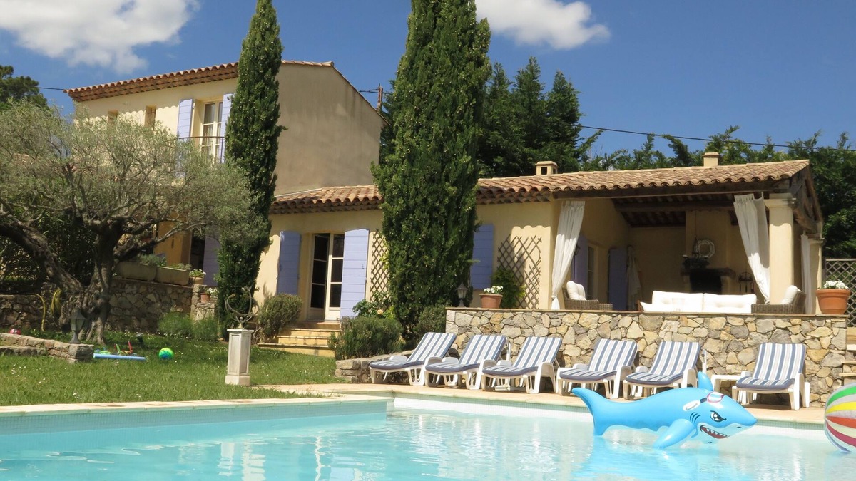 Villa in a big property with private swimming pool in the heart of the Provence