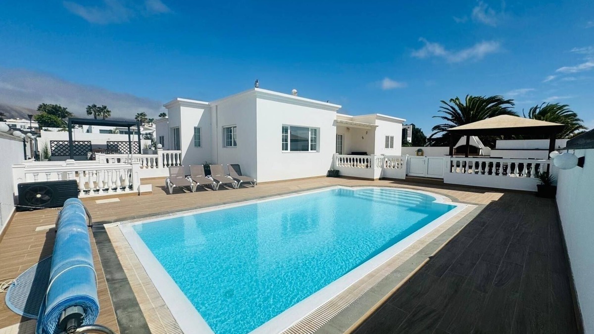 Villa Marina Deniz with Private Heated Pool + Pool Table + Air Con*
