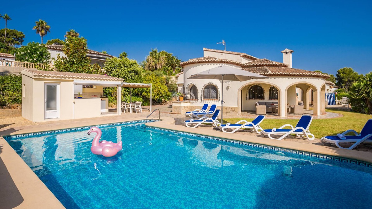 Villa with heated pool, jacuzzi, sea view, outdoor kitchen, free WIFI