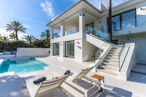 Villa with Panoramic Sea Views in Marbesa