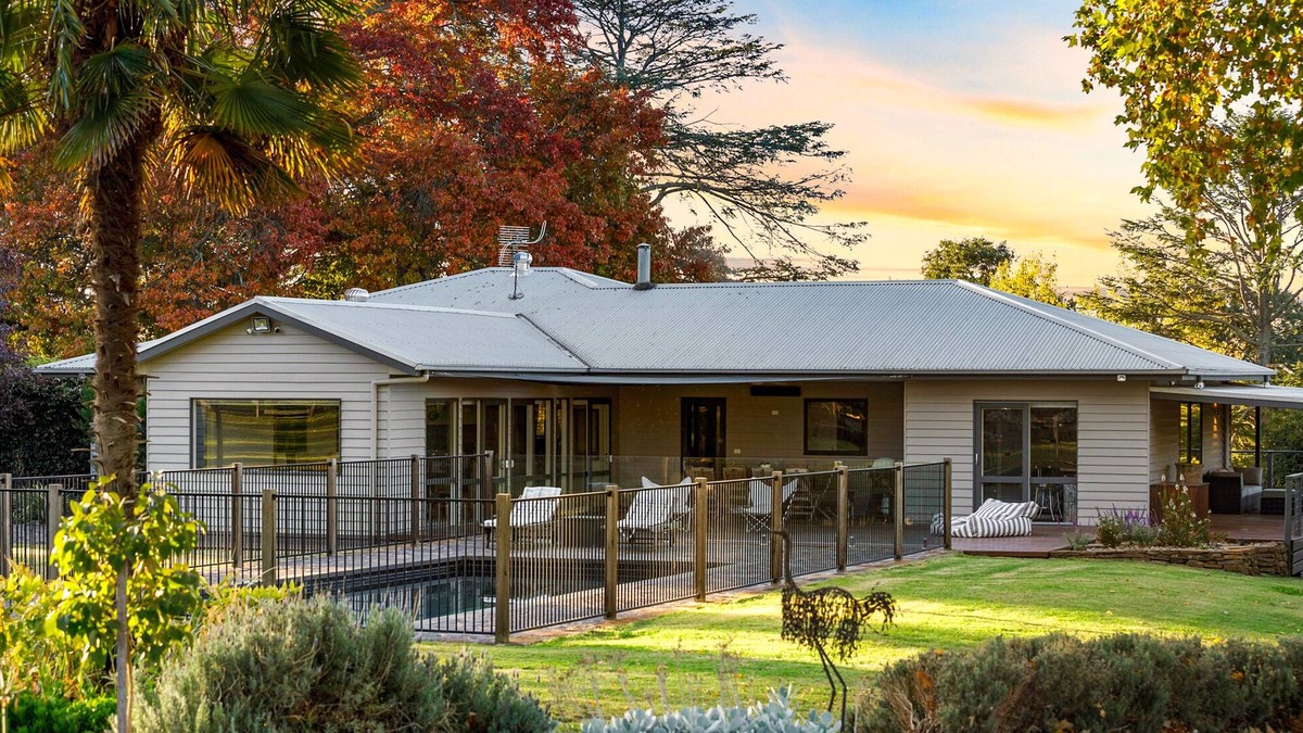 WAIRERE Farm | LUXE Family Retreat with Edna Walling Garden | Pool Tennis Ski