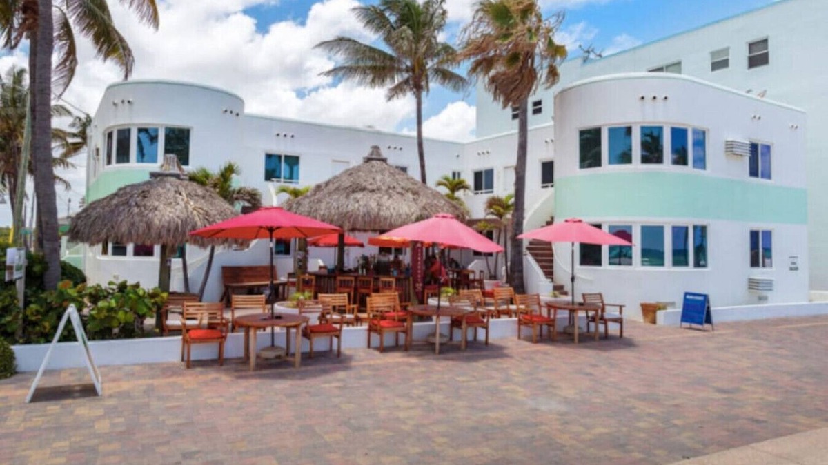 Walkabout #6 · Suite on Hollywood Beach with Ocean Views
