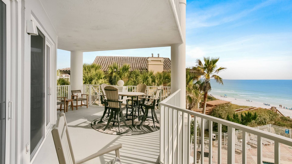 'Wasted Time' BEACHFRONT l PRIVATE BEACH l SEASONAL BEACH SET UP INCLUDED!