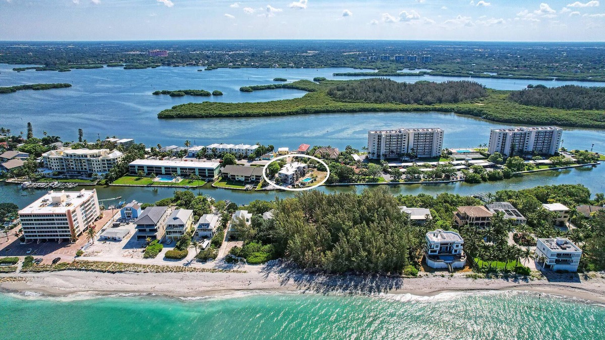 Waterfront/Pool mins to Siesta Key Beach-bikes/kayaks/SUPS incd- paddle to beach