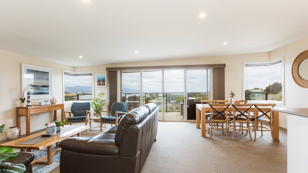 WATERVIEW VILLA, walk to REDBILL beach, VIEWS , NETFLIX