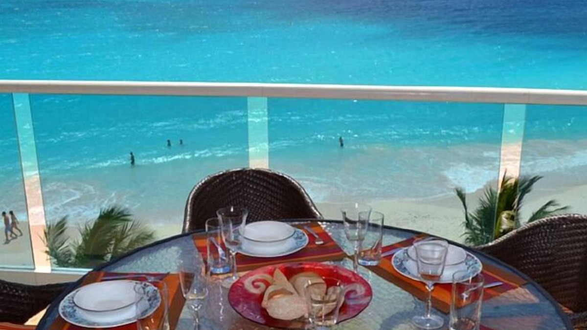 White Sand Beach Front, Turquois Blue Ocean View, Pools, Hot tub, Guarded,5 star