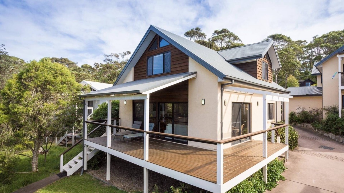 Yabbarra Sands - Enjoy the beachside lifestyle.