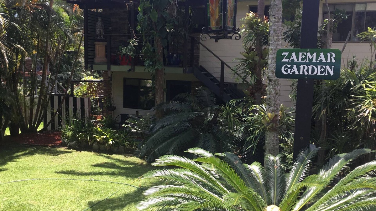 Zaemar Garden a private beach retreat,100m Rec Club & Wallis Lake boat ramp