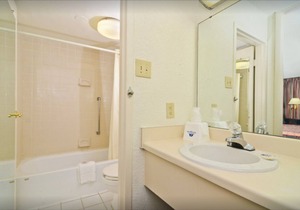 Americas Best Value Inn Wilson - UNIT 5 (ONE BEDROOM) GROUND FLOOR