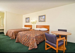 Americas Best Value Inn Wilson - UNIT 9 2 BED GROUND FLOOR
