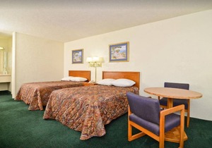 Americas Best Value Inn Wilson UNIT 11 2 BEDS GROUND FLOOR