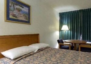 Americas Best Value Inn Wilson - UNIT 16 ONE BED GROUND FLOOR