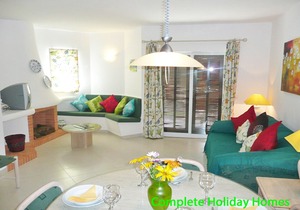 Beautiful 2 Bedroom Ground Floor Apartment sleeping 4+2