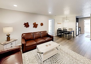 Beautiful Home Close to the Branson Strip w/Shared Pool, Free WiFi, Private W/D