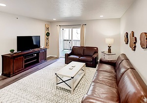 Beautiful Home Close to the Branson Strip w/Shared Pool, Free WiFi, Private W/D