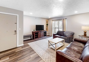 Convenient Condo in Great Location w/Shared Pool, Private W/D, Free WiFi, Cable