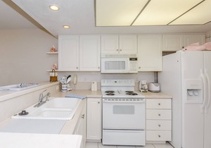 HA508 - Top floor 1/1 condo with beautiful ocean views