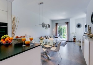 Luxury 3 Bedroom Apartment, Pool & Garden Views