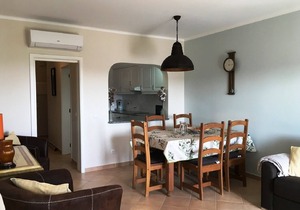 Refurbished luxury ground floor corner apartment facing south! Cable, WiFi & Airco