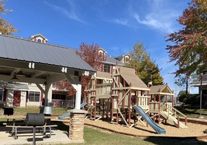 Resort Condo on Golf Course With Jacuzzi (3 minutes from Branson Landing!)