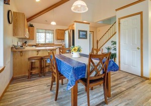 Resort-Style Klamath Falls Home, Golf Course View!