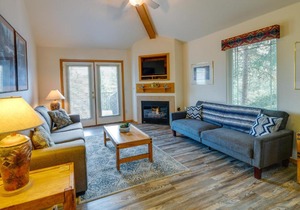 Resort-Style Klamath Falls Home, Golf Course View!