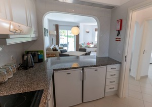 Spacious 2 Bedroom, 2 Bath Ground Floor Apartment with WIFI, AC & UK TV.