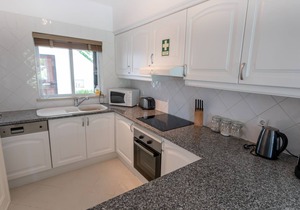 Spacious 2 Bedroom, 2 Bath Ground Floor Apartment with WIFI, AC & UK TV.