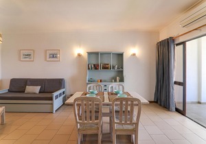 Vacation Apartment "Apartamentos Ninho das Gaivotas 505" with Pool, Wi-Fi, A/C, Balcony & Garden; Parking Available