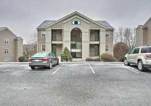 Vibrant Holiday Hills Resort Condo with Balcony