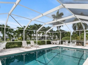 South Seas | Isles of Capri