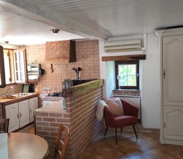 Avallon House | à l'orée du bois