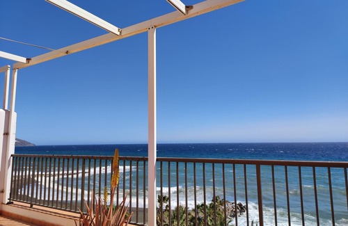 La Mamola Apartment | Ático con Vistas al mar en Primera Linea La Mamola