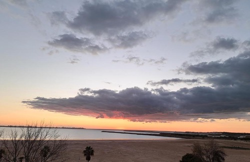 Valdelagrana Apartment | Ático primera línea de playa con vistas al Mar-Climatizado-Wifi-Parking-Solo familias