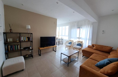 Valdelagrana Apartment | Ático primera línea de playa con vistas al Mar-Climatizado-Wifi-Parking-Solo familias