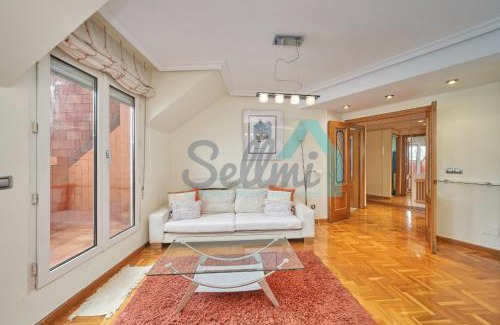 Oviedo City Centre Apartment | Ático Salesas - Parking gratuito