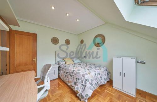 Oviedo City Centre Apartment | Ático Salesas - Parking gratuito