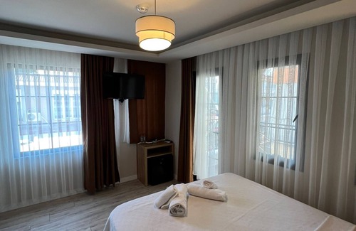 Altinoluk Hotel | Çam otel