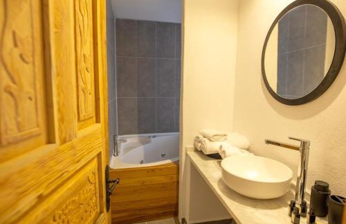 Ayvalik City Center Hotel | Çamlık 87 Hotel Ayvalık