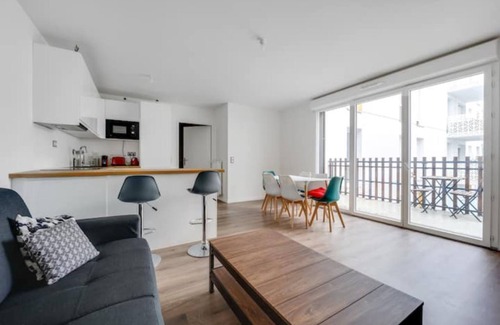 Romainville Apartment | Élégance en Banlieue Parisienne