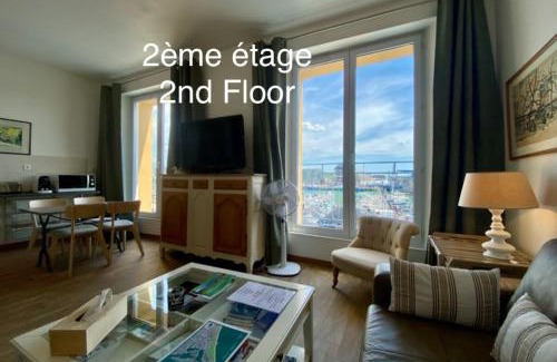 Dieppe Apartment | Établissement 3 étoiles avec ASCENSEUR, 3 appartements lumineux vue port avec balcon, 200m de la mer, Wifi Fibre, tous service inclus