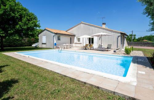 Podensac Villa | Évasion à proximité de Bordeaux - Piscine Privée
