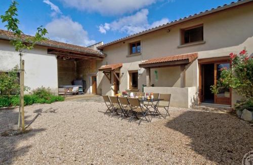 Saint-Cyr-les-Vignes House | Évasion Champêtre avec Spa, Activités ludiques et Confort moderne - FR-1-496-310