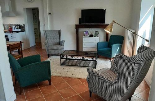 Lavault-Sainte-Anne House | Évasion champêtre avec golf, terrasse et confort tout inclus à Lavault-Sainte-Anne - FR-1-489-438