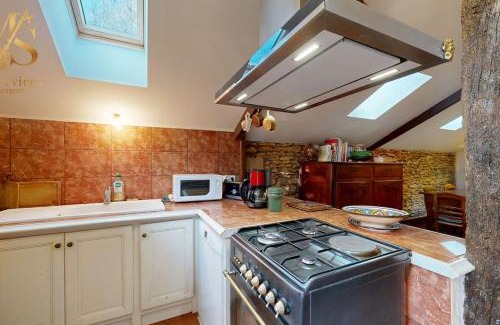 Sainte-Alvere-Saint-Laurent-les-Batons House | Évasion Forestière : Charme au Cœur des bois