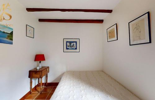Sainte-Alvere-Saint-Laurent-les-Batons House | Évasion Forestière : Charme au Cœur des bois