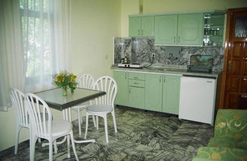 Icmeler Apartment | ÖZ-AY APART OTEL