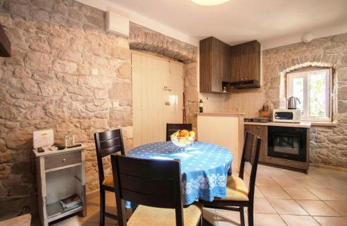 Lokva Rogoznica House | Šarmantna kamena kuća